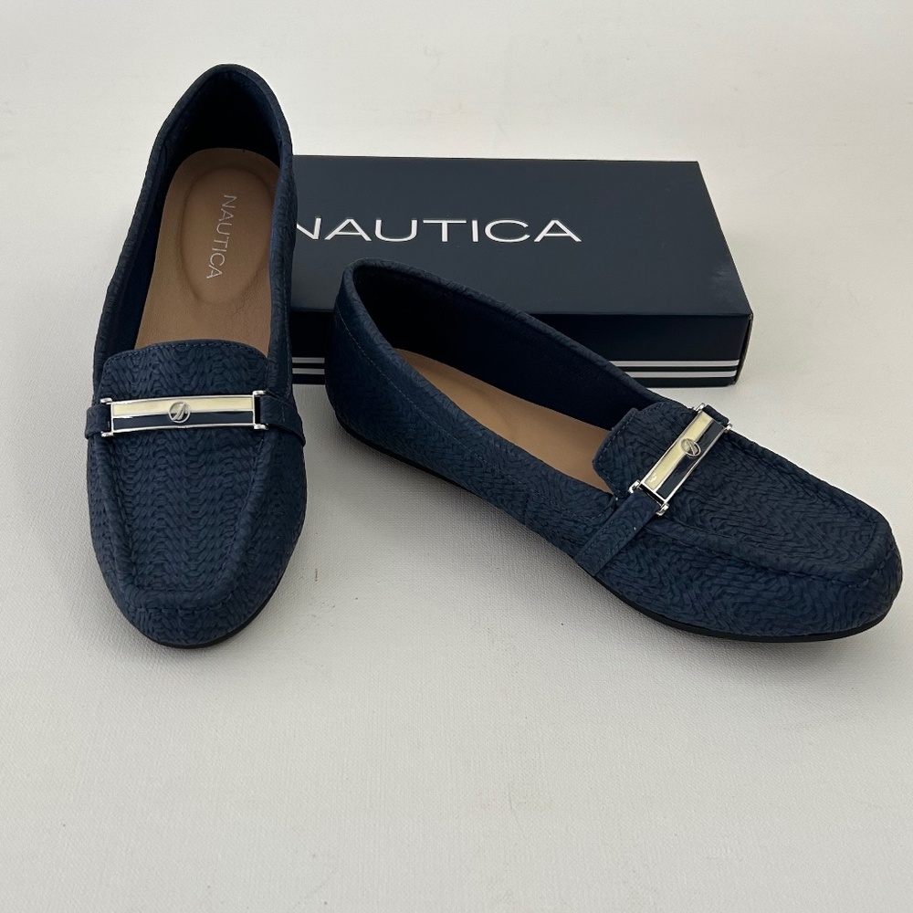 Nautica Navy Blue Loafers with Metal/Enamel Accent Size 7.5